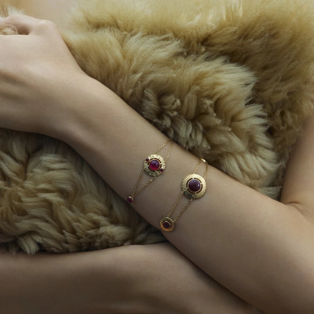 Браслет з червоним рубіном