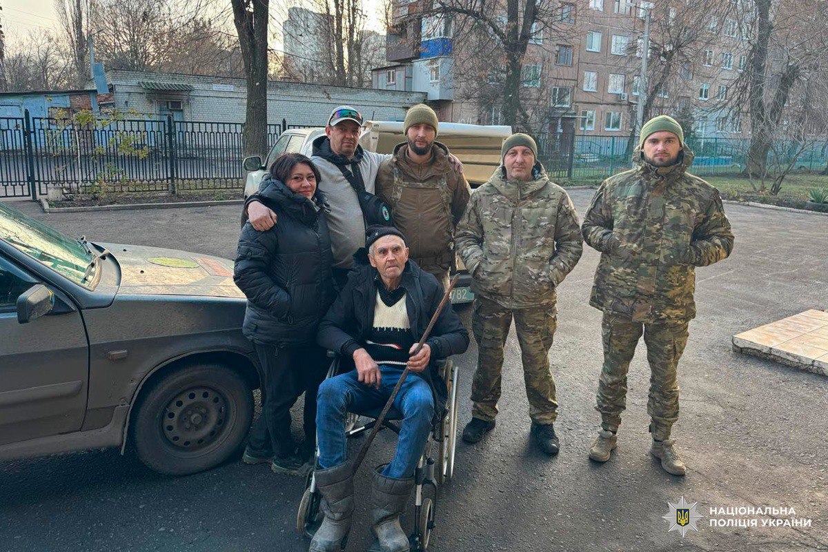 Рятувальники та правоохоронці продовжують евакуацію мешканців із прифронтових громад