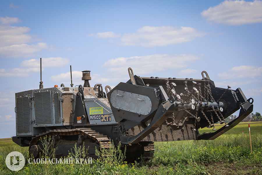 Зарубіжна та вітчизняна техніка використовується у протимінній діяльності на території Харківської області