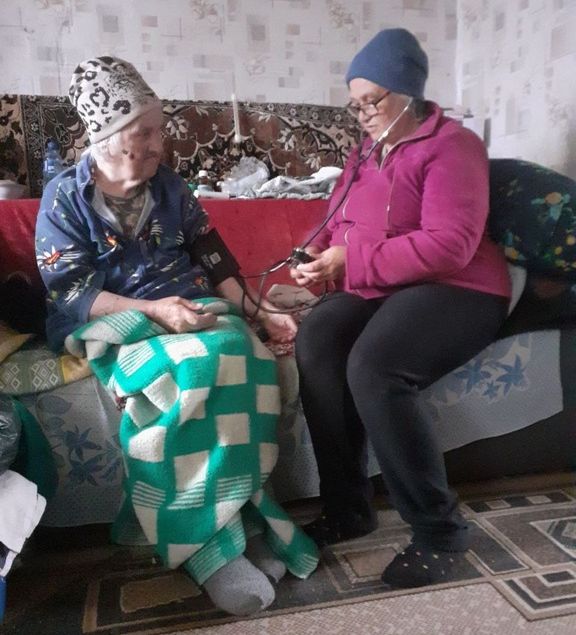 Допомога літнім людям