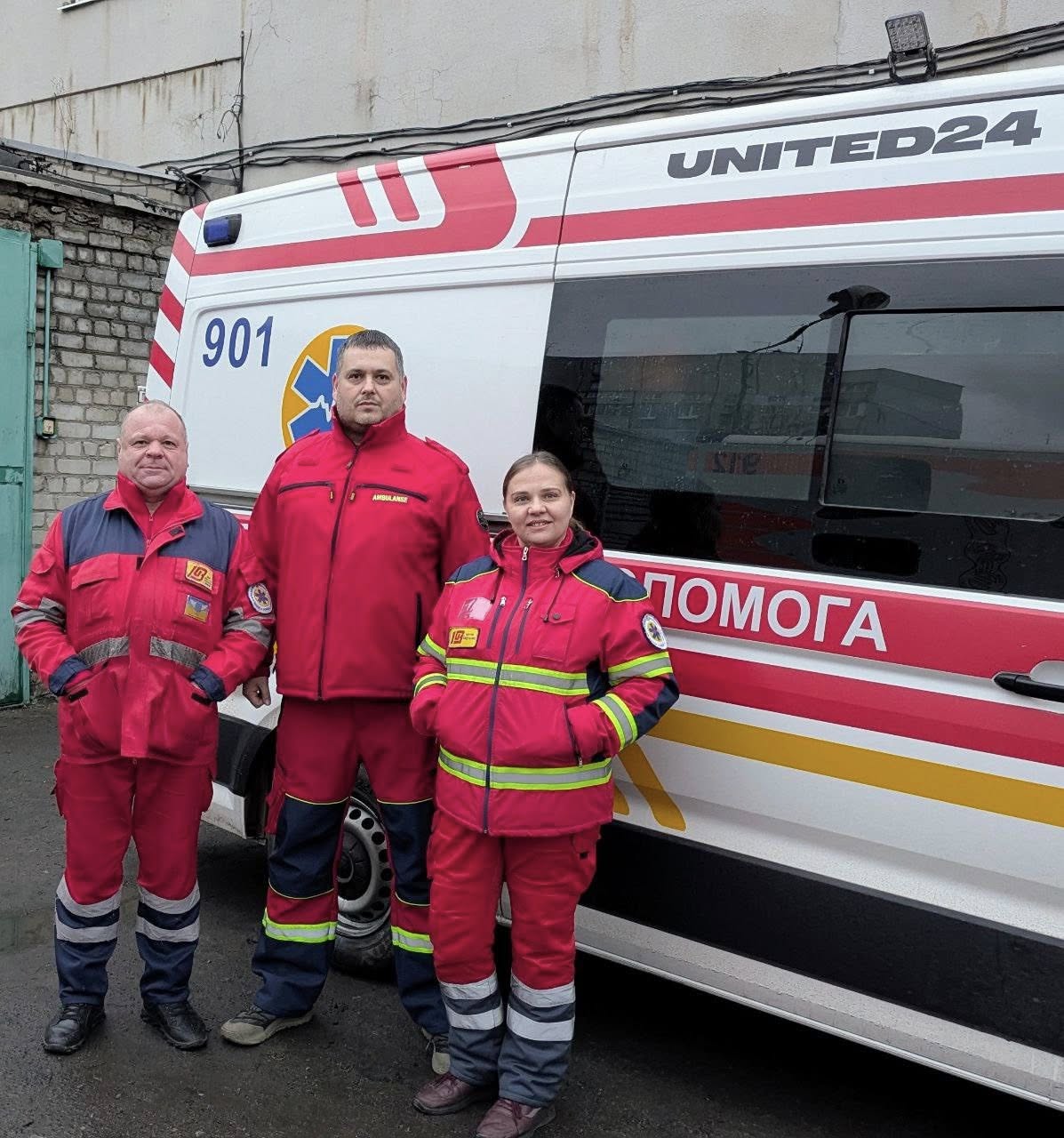 Медики швидкої врятували чоловіка