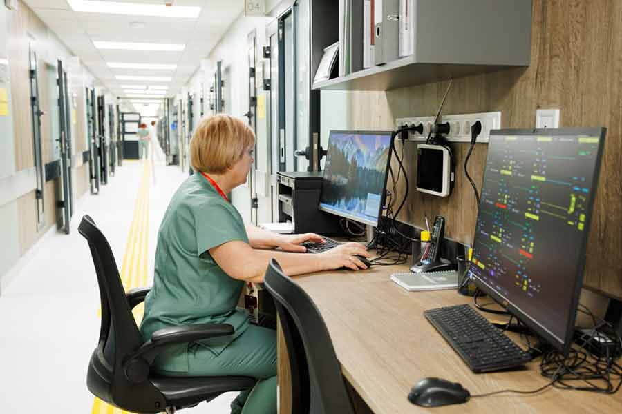 Обласні заклади охорони здоров&rsquo;я ремонтують та оснащують новим обладнанням 