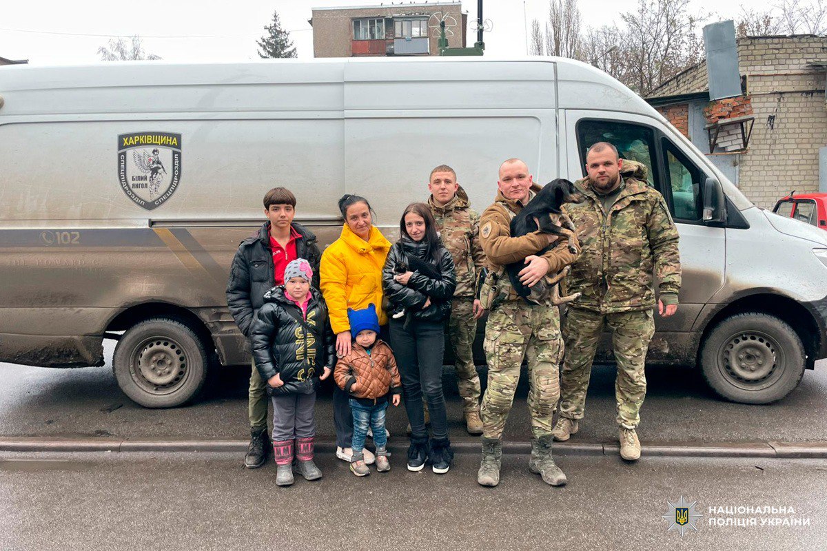 Поліцейські «Білого Янгола» рятують людей