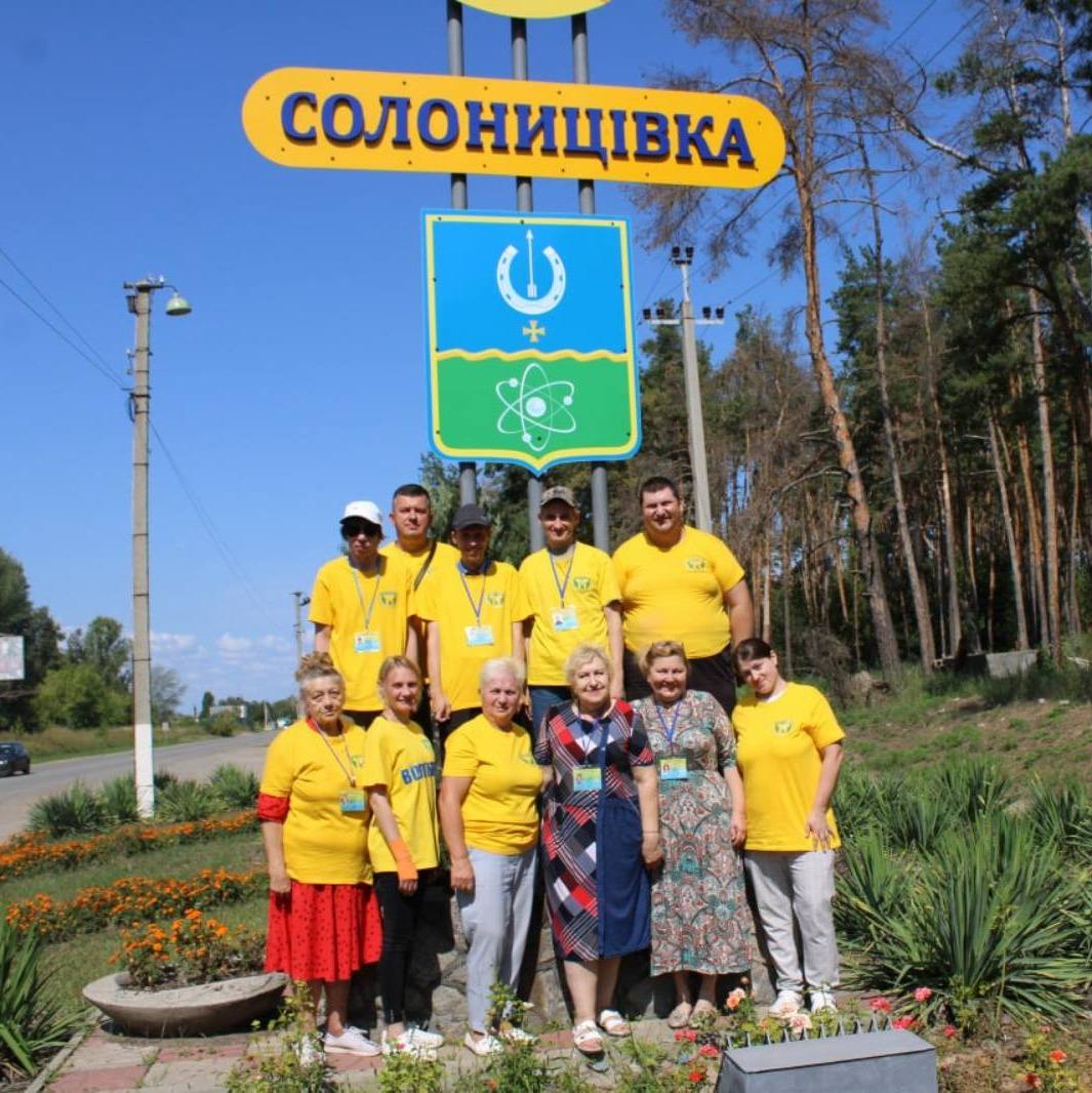 Команда волонтерів у Солоницівці