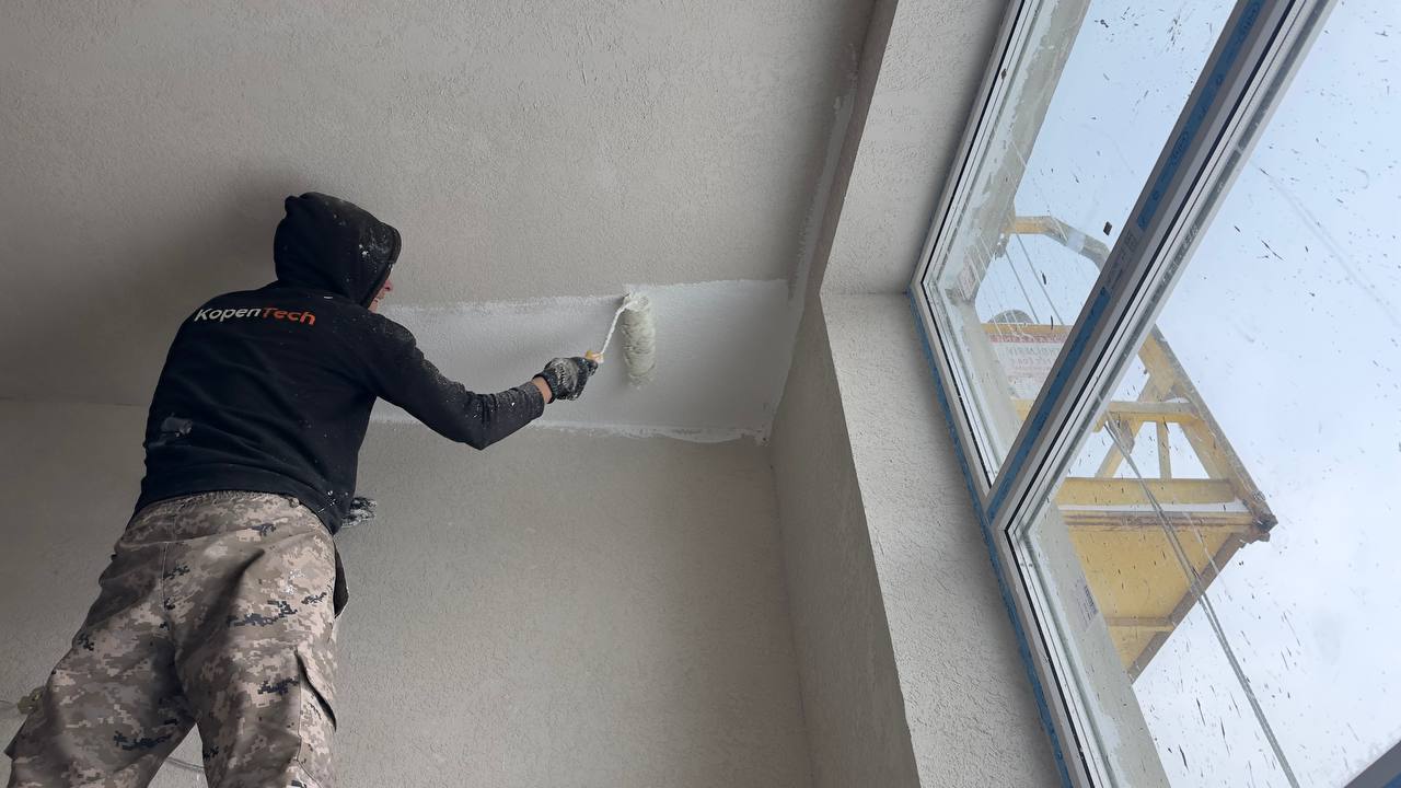 У житловому будинку Харкова продовжуються відновлювальні роботи