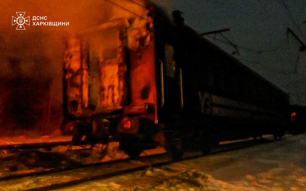 Пасажирський поїзд потрапив під ворожий удар