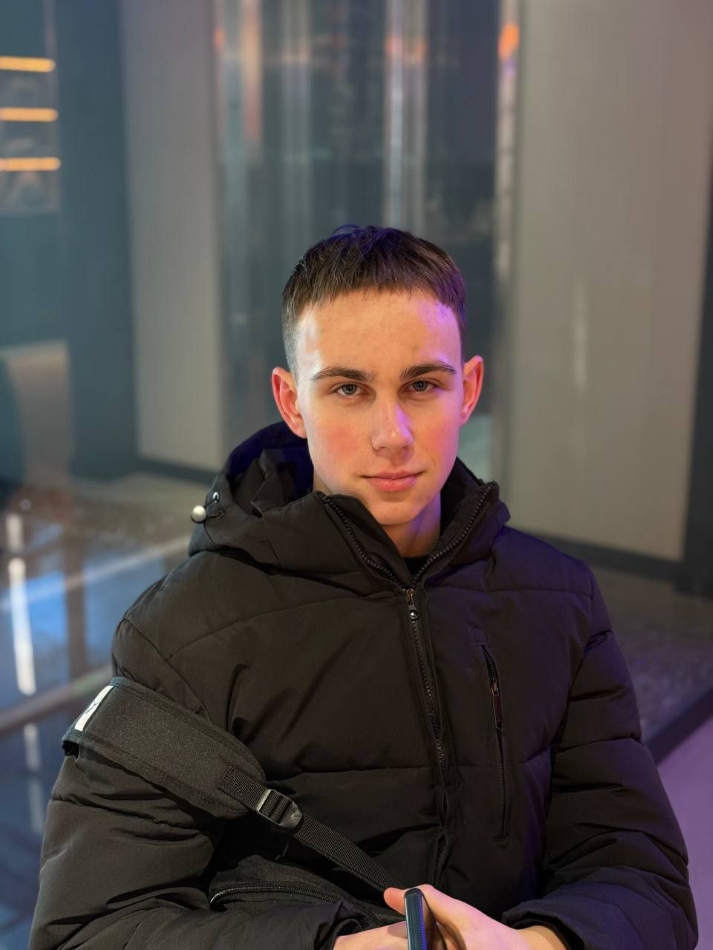 Кегичівка-Молодіжний центр-Олексій Довженко