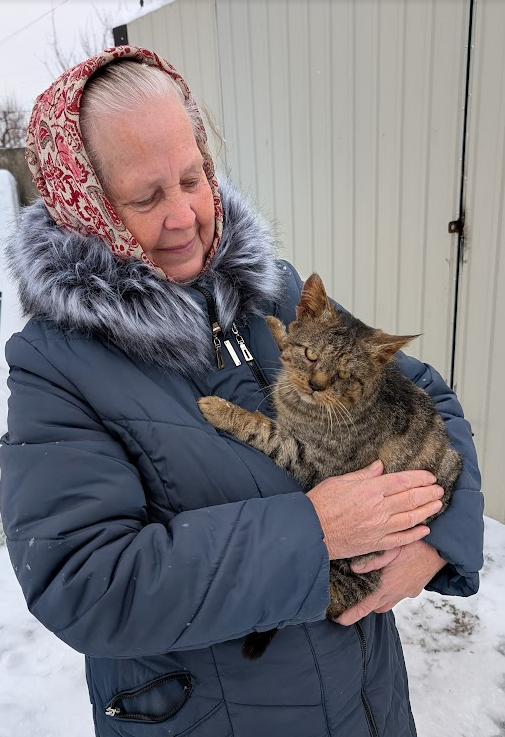 Жителька Циркунів зі своїм котиком