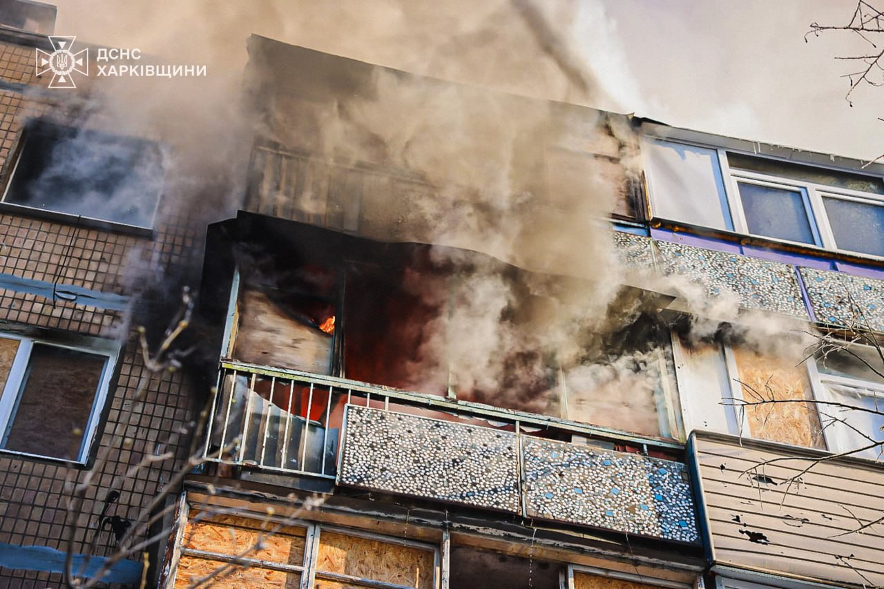 Наслідки російських ударів по будинку