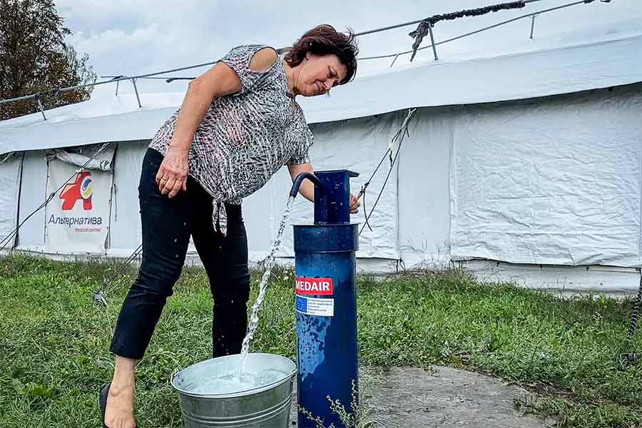 Валентина Котова біля нової свердло вини від Medair