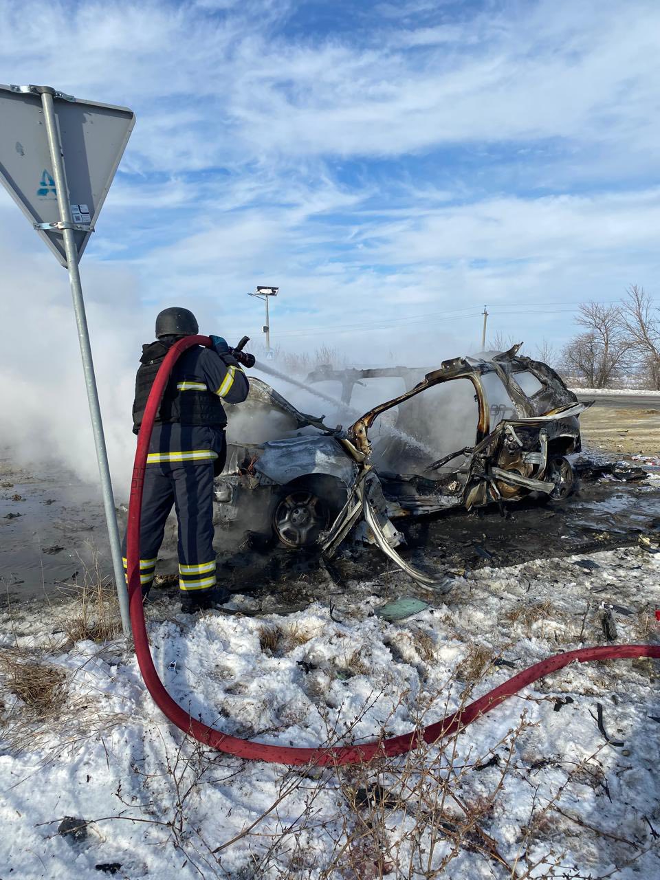 Російський дрон вдарив по авто меддопомоги