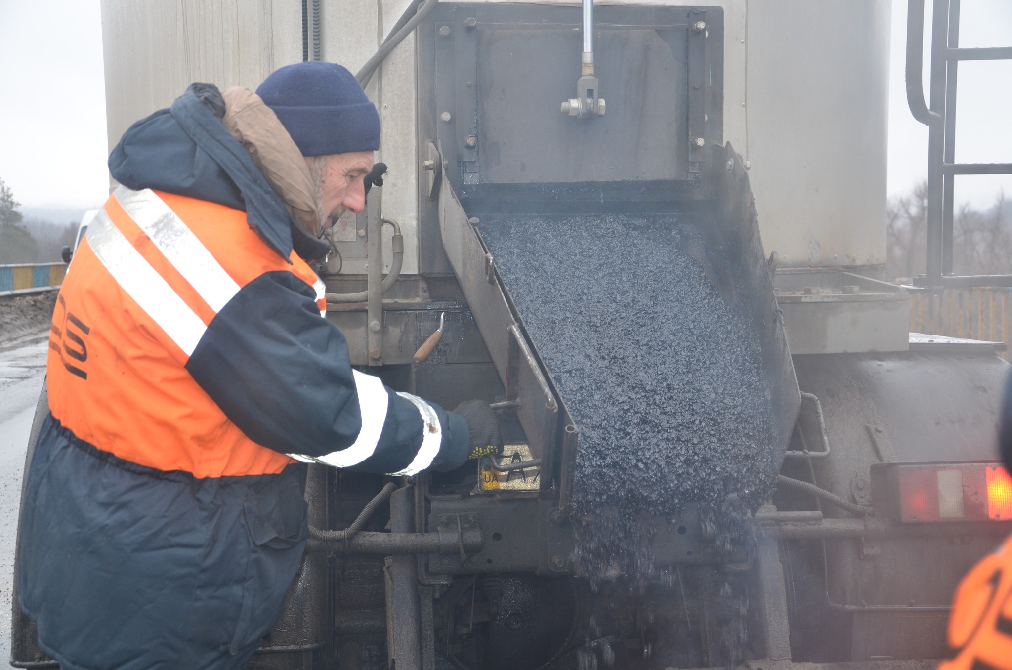 Дороги Харківщини ремонтують