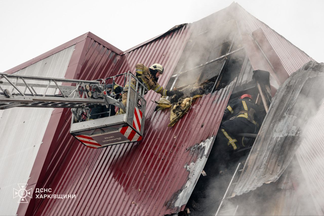 Рятувальники гасили спорткомплекс