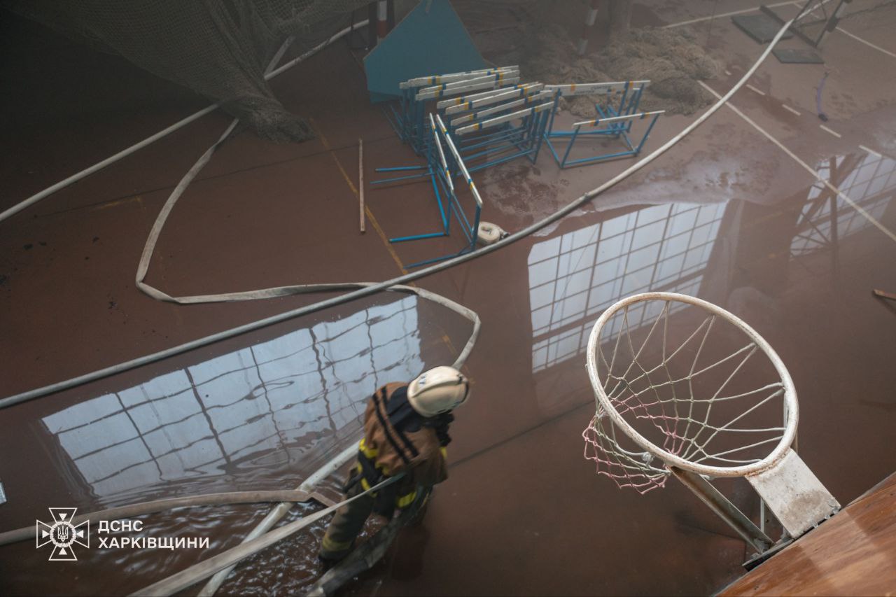 Пожежа в навчально-спортивному комплексі