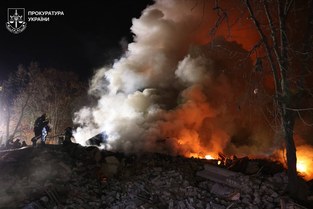 Пожежа унаслідок ракетного удару