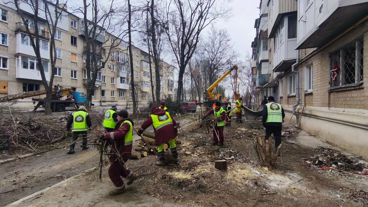 Фахівці КП закривають вибиті контури будівель