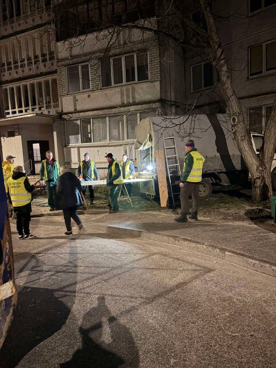 Харківські комунальники ліквідовувють наслідки удару 27.03.2026