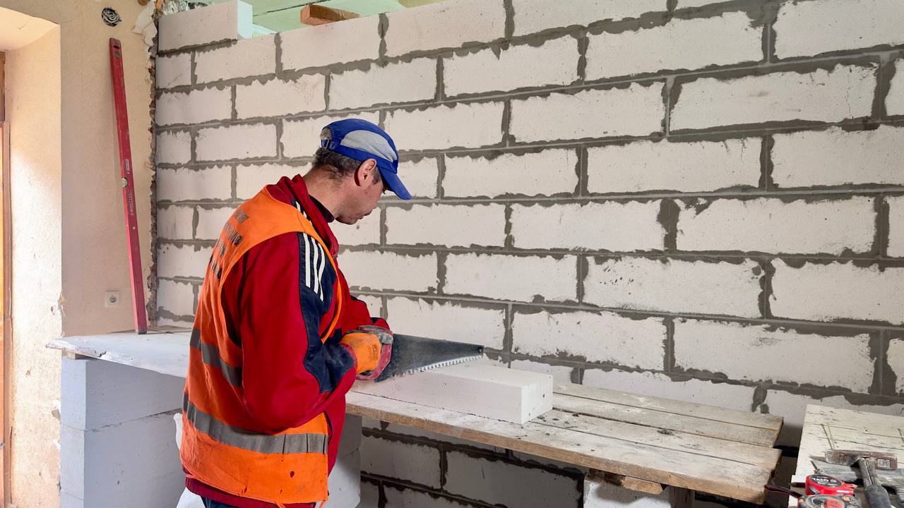 У Харкові ремонтують багатоповерхівку