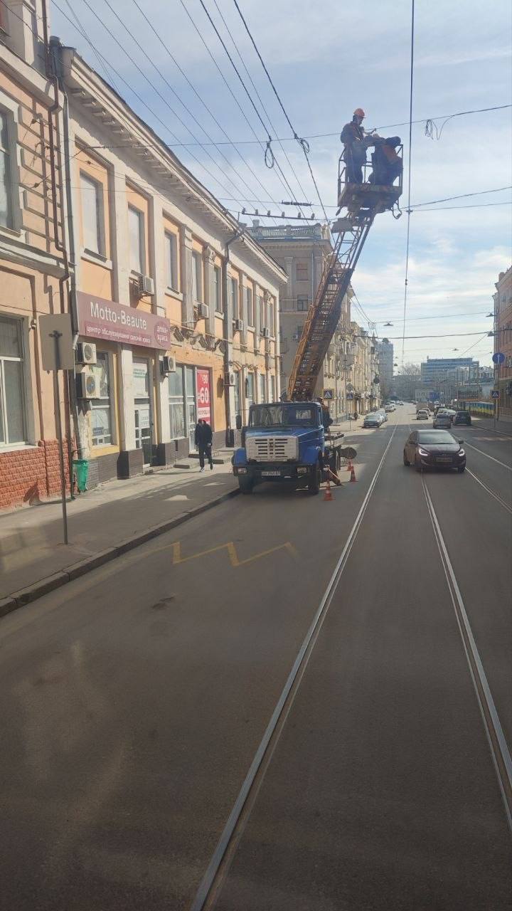 У Харкові відновлюють вуличне освітлення