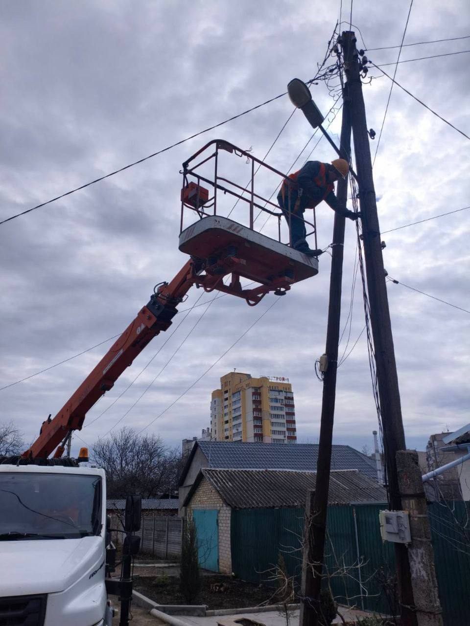 У Харкові відновлюють вуличне освітлення, 2.04.2026