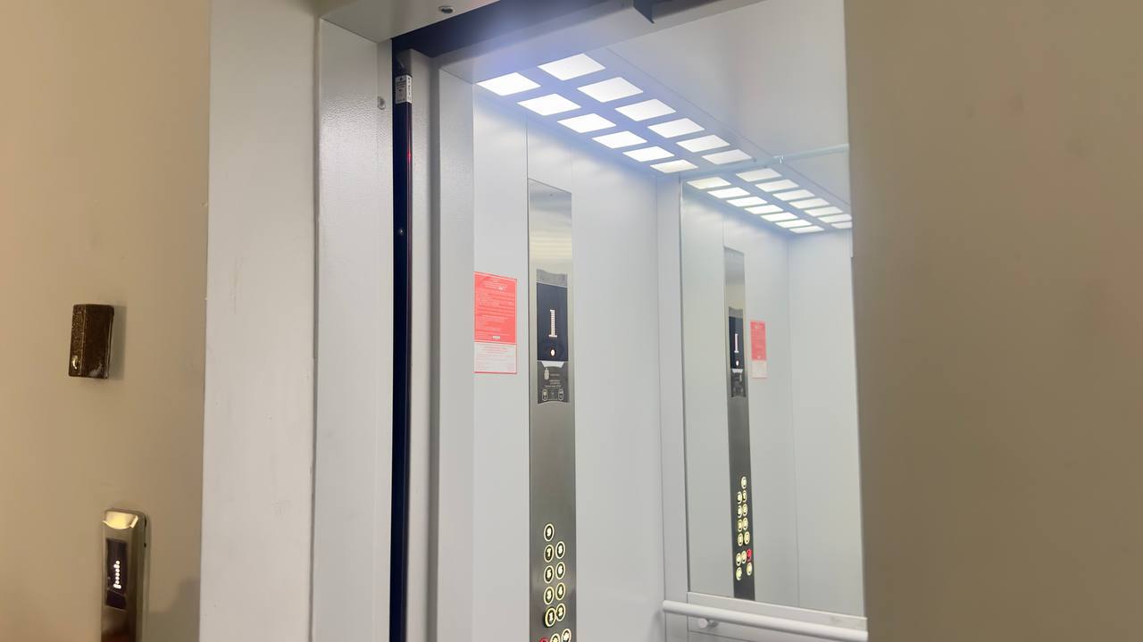 У Харкові триває відбудова житлового будинку