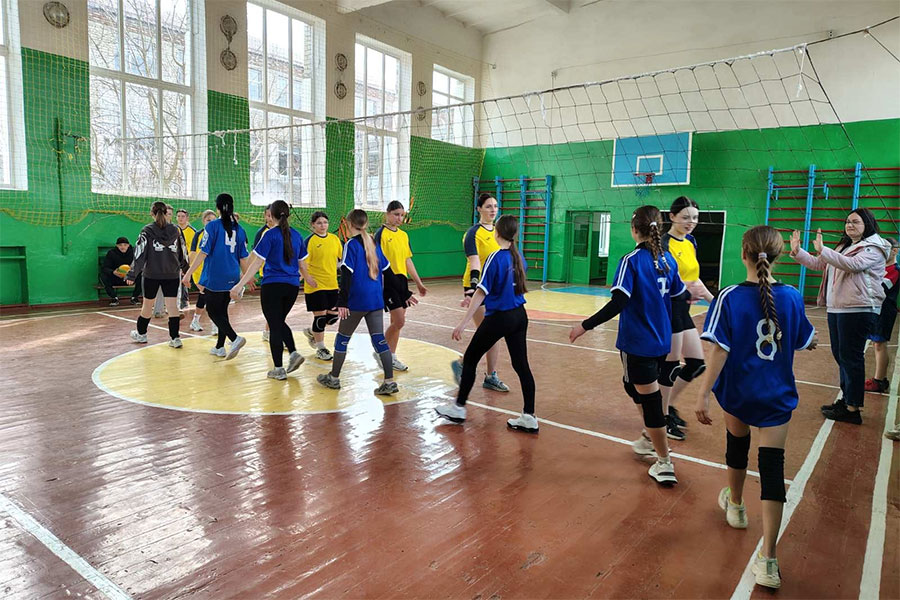 Волейбольна першість у Коломацькому будинку дитячої та юнацької творчості