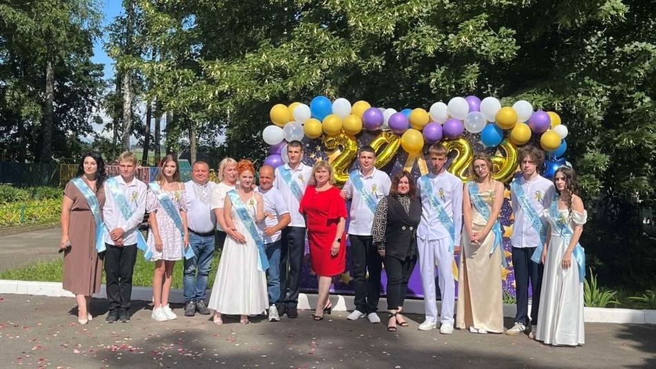 Олексіївка-Троїцьке-випускники