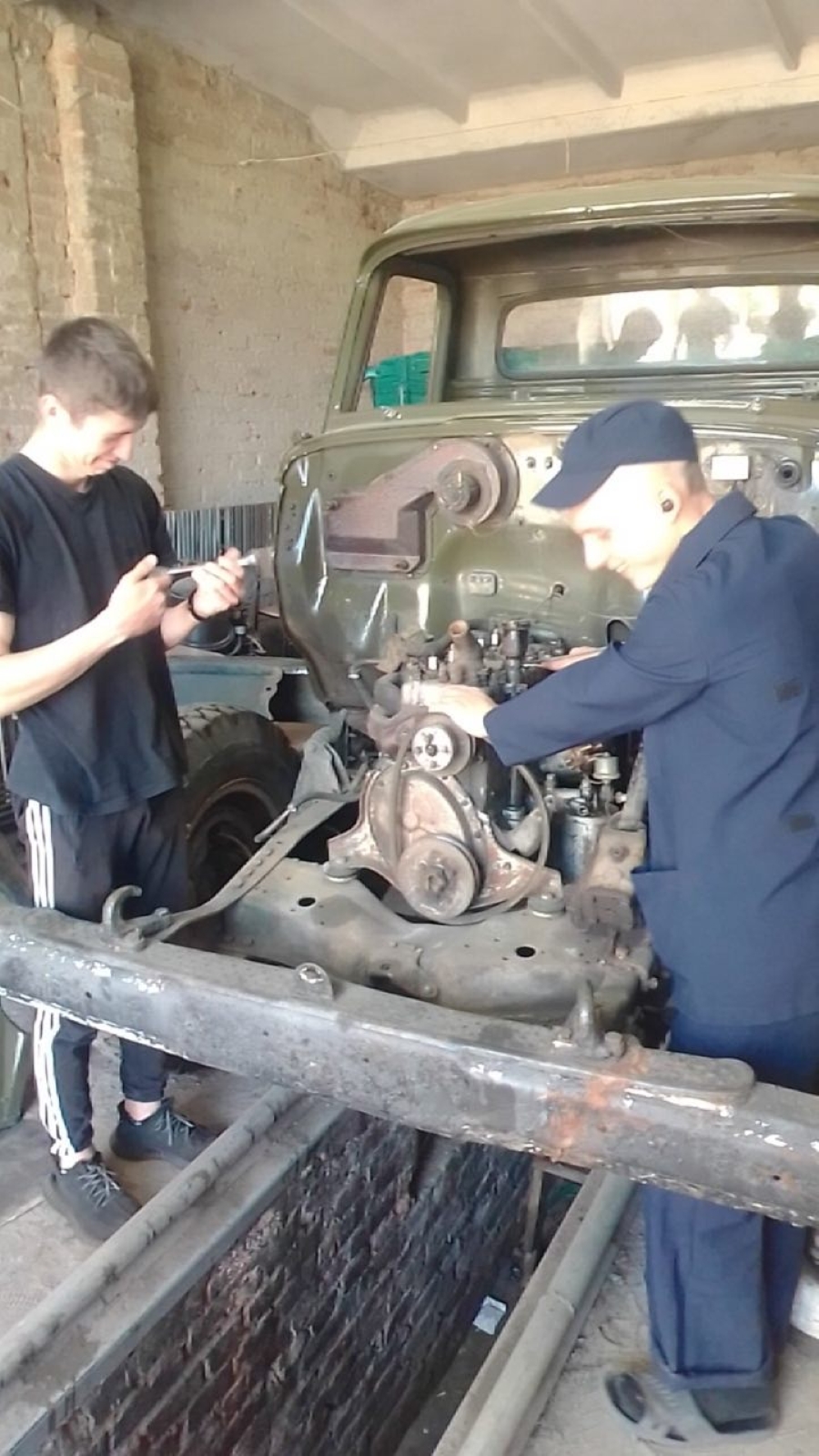 Слюсарі Богдан Зеленський та Віктор Фесенко