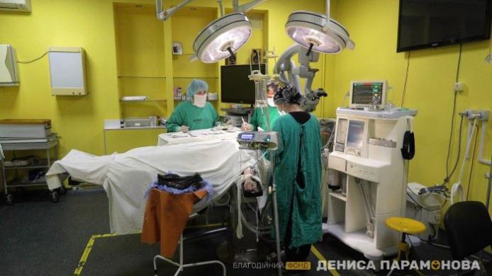 Меценатська організація оснащує лікарні/Благодійний фонд Дениса Парамонова