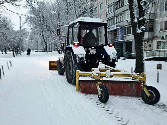 У Харкові прибирають снігові замети/ Фото: Харківська міська рада