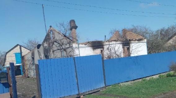Фото Борівської селищної ради, зруйнований окупантами будинок у селі громади