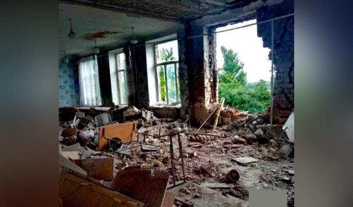 Один з класних кабінетів зруйнованої окупантами Піско-Радьківської школи в Борівській громаді