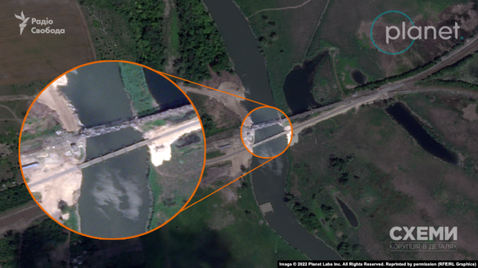 radiosvoboda.org. Російські військові будують понтонну переправу через річку Оскіл, 3 червня 2022 року