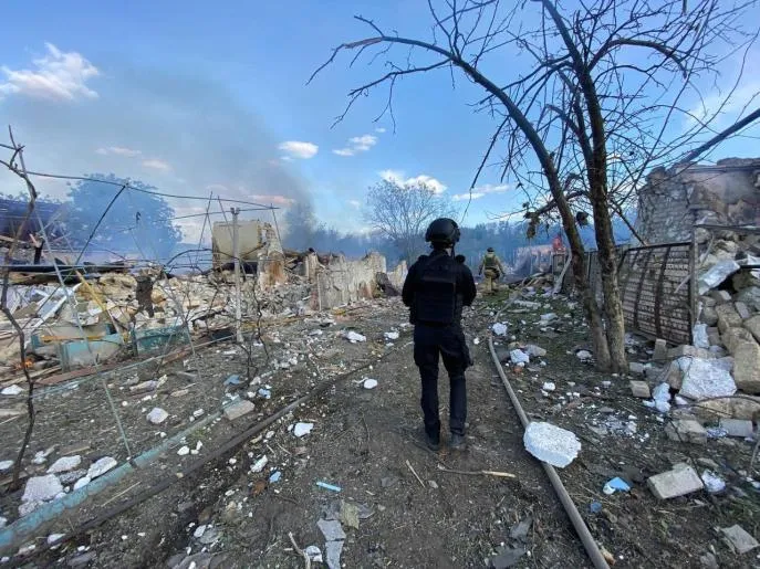 Знищена вулиця у селі Моначівка / Фото: Сергій Болвінов