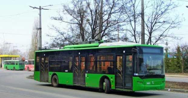 Тролейбус на харківській вулиці / Фото: Харківська міська рада