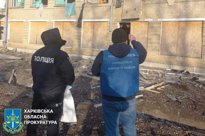 Наслідки обстрілів школи у селі Довжик Богодухівського району