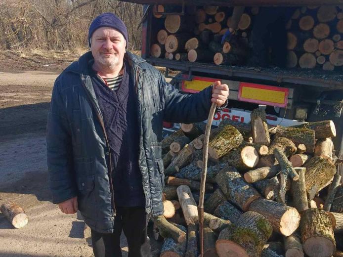 Забезпечення дровами жителів села Кирилівка / Фото: Старосалтівська ТГ