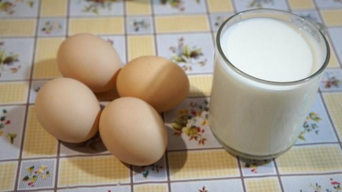 Яйця та молоко / фото ілюстративне