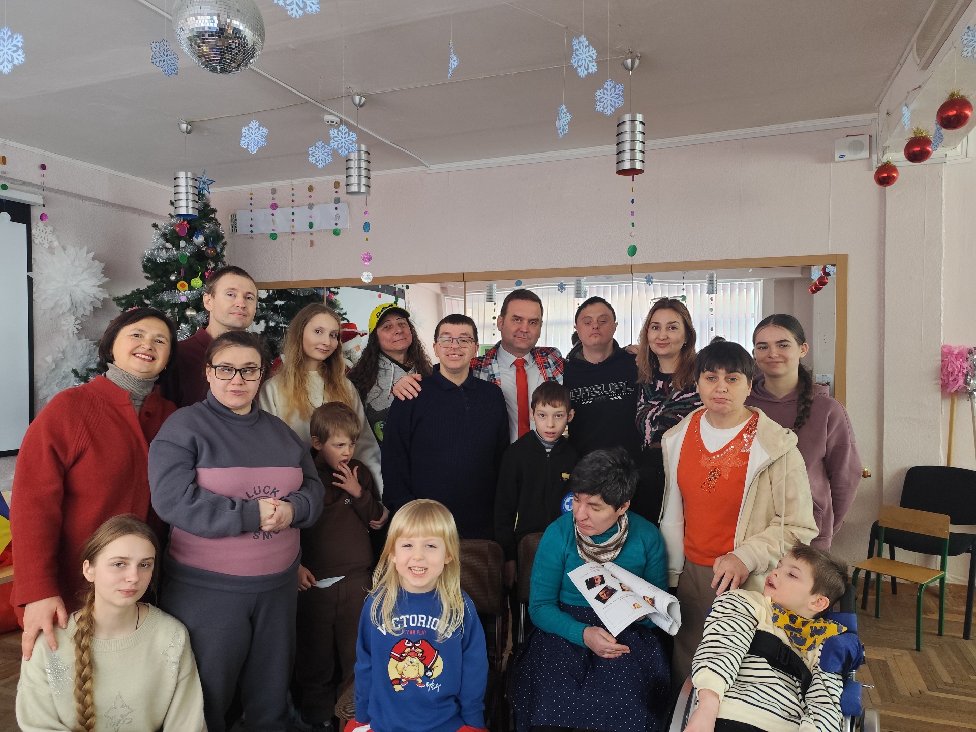 Французький ілюзіоніст Вінсент Келлі у Центрі реабілітації для осіб з інвалідністю